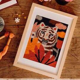 Djeco Atelier 64 – Tiger Needlepoint Kit