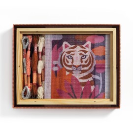 Djeco Atelier 64 – Tiger Needlepoint Kit