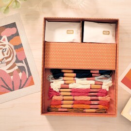 Djeco Atelier 64 – Tiger Needlepoint Kit