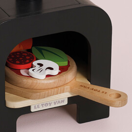 Le Toy Van Wooden Pizza Oven Play Set