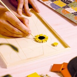 Djeco Atelier 73 – Abstract Bird Mosaic Art Kit