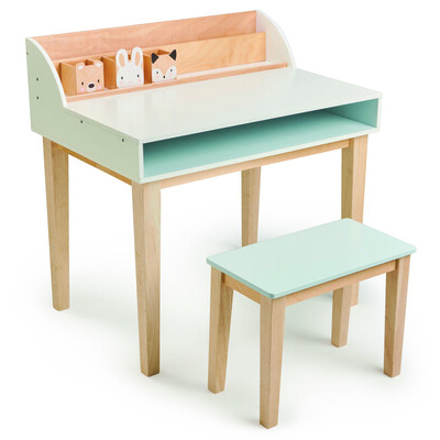 zzzDesk and Chair ]